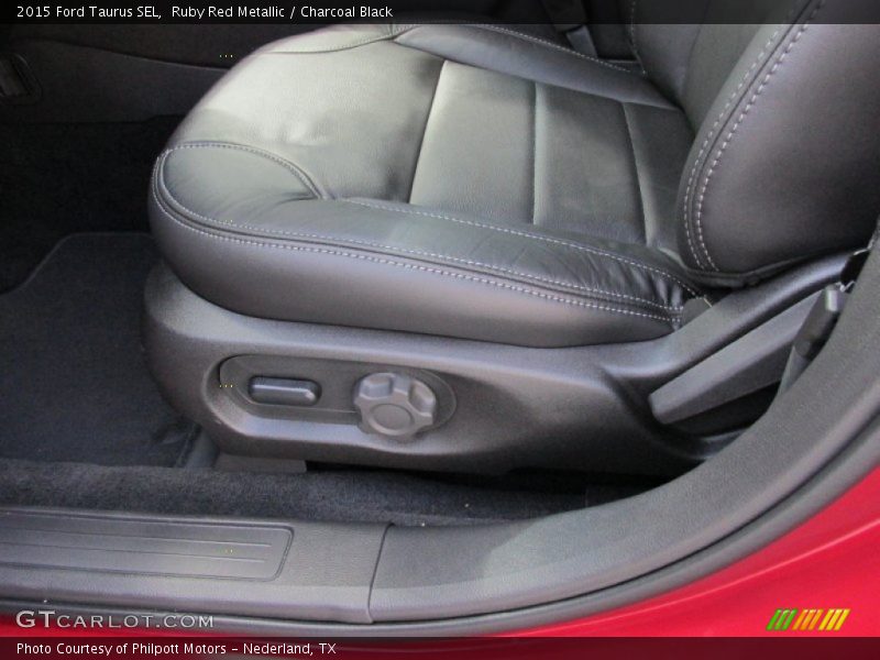 Front Seat of 2015 Taurus SEL