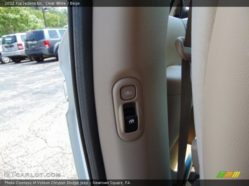 Clear White / Beige 2012 Kia Sedona EX