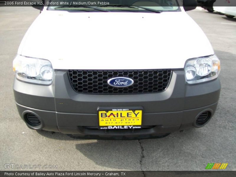 Oxford White / Medium/Dark Pebble 2006 Ford Escape XLS