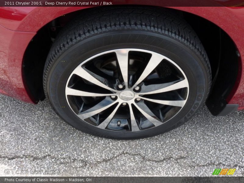 Deep Cherry Red Crystal Pearl / Black 2011 Chrysler 200 S