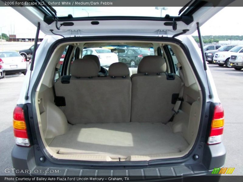 Oxford White / Medium/Dark Pebble 2006 Ford Escape XLS
