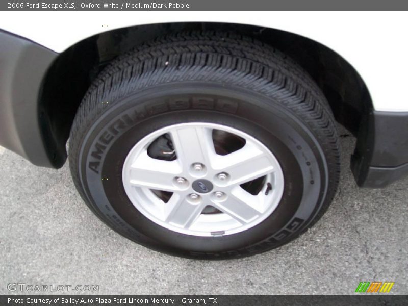 Oxford White / Medium/Dark Pebble 2006 Ford Escape XLS