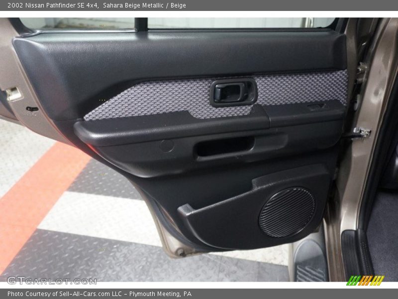 Sahara Beige Metallic / Beige 2002 Nissan Pathfinder SE 4x4