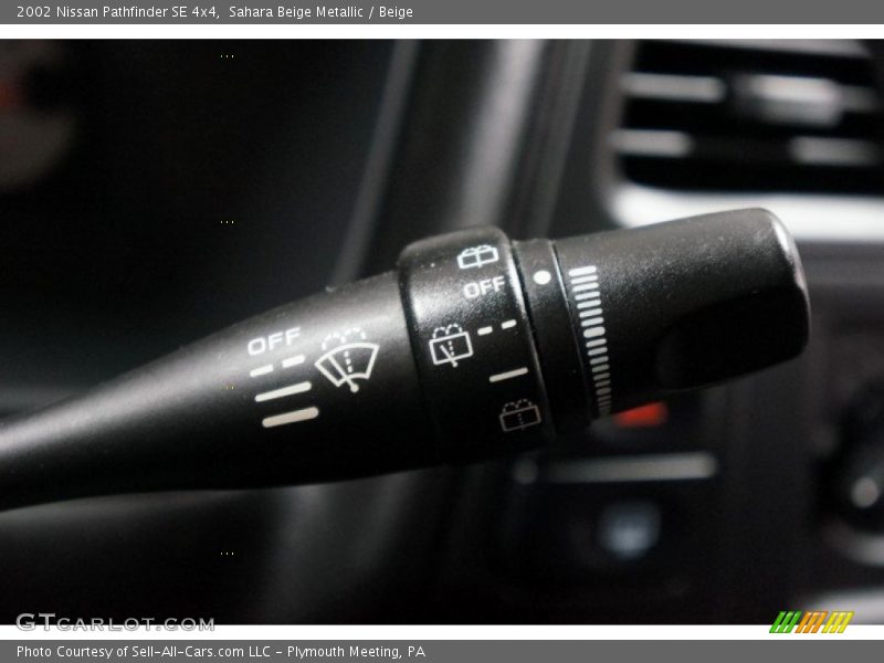 Sahara Beige Metallic / Beige 2002 Nissan Pathfinder SE 4x4