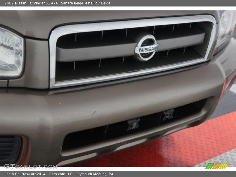 Sahara Beige Metallic / Beige 2002 Nissan Pathfinder SE 4x4