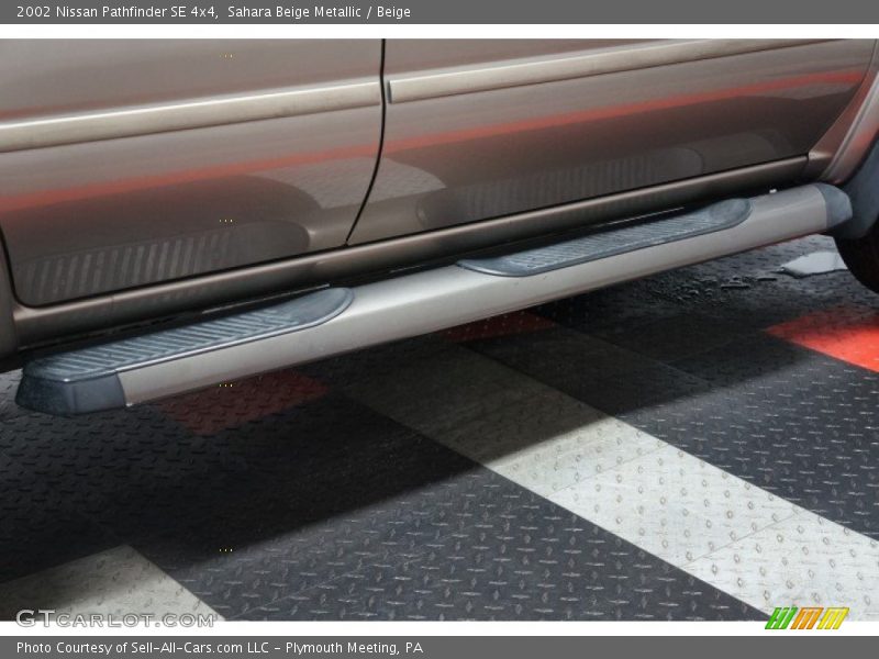 Sahara Beige Metallic / Beige 2002 Nissan Pathfinder SE 4x4