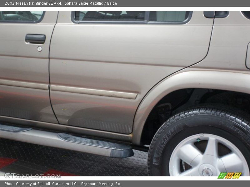 Sahara Beige Metallic / Beige 2002 Nissan Pathfinder SE 4x4