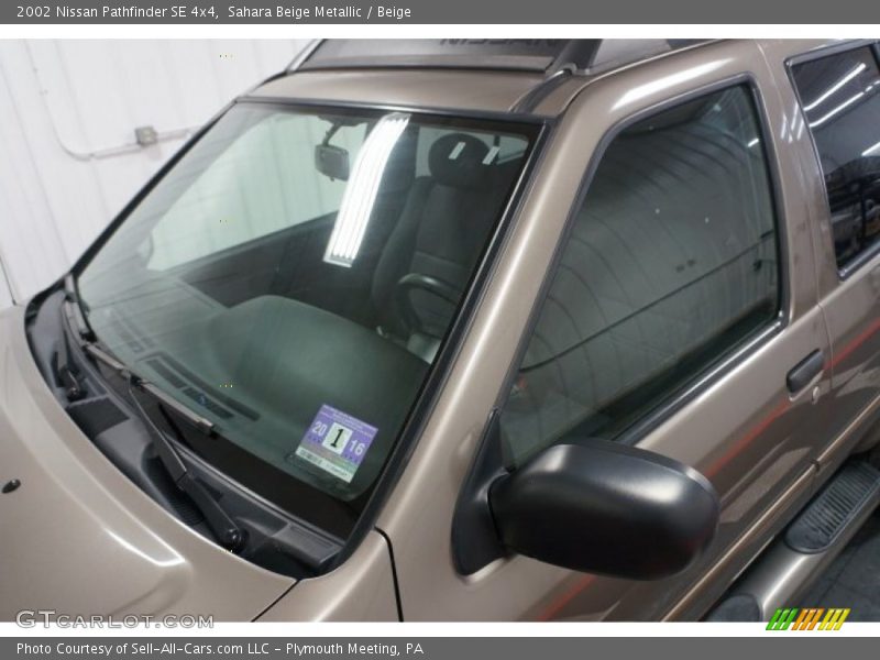 Sahara Beige Metallic / Beige 2002 Nissan Pathfinder SE 4x4