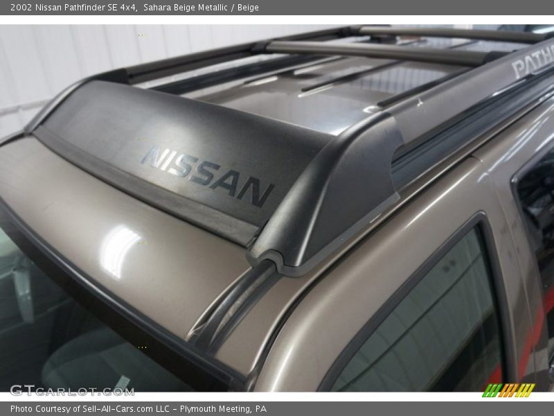 Sahara Beige Metallic / Beige 2002 Nissan Pathfinder SE 4x4