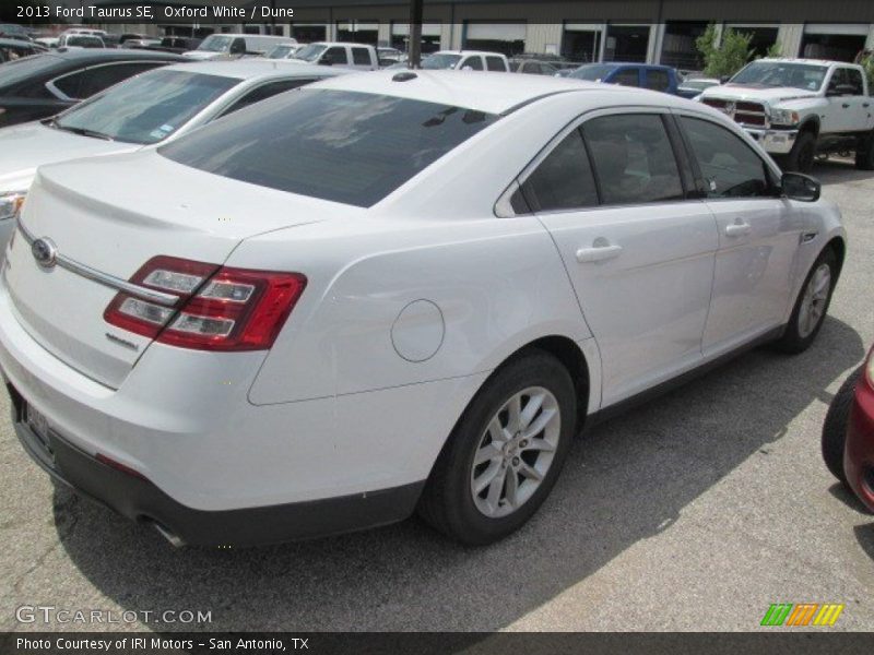 Oxford White / Dune 2013 Ford Taurus SE