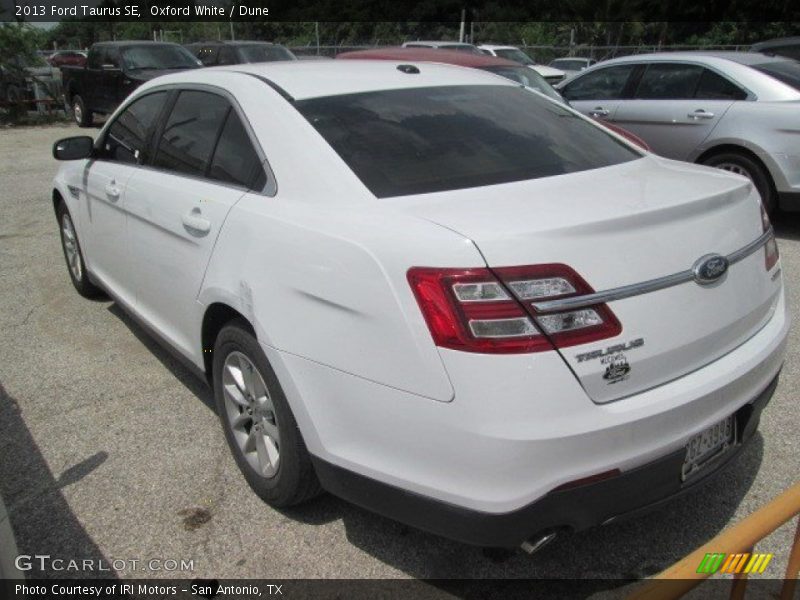 Oxford White / Dune 2013 Ford Taurus SE