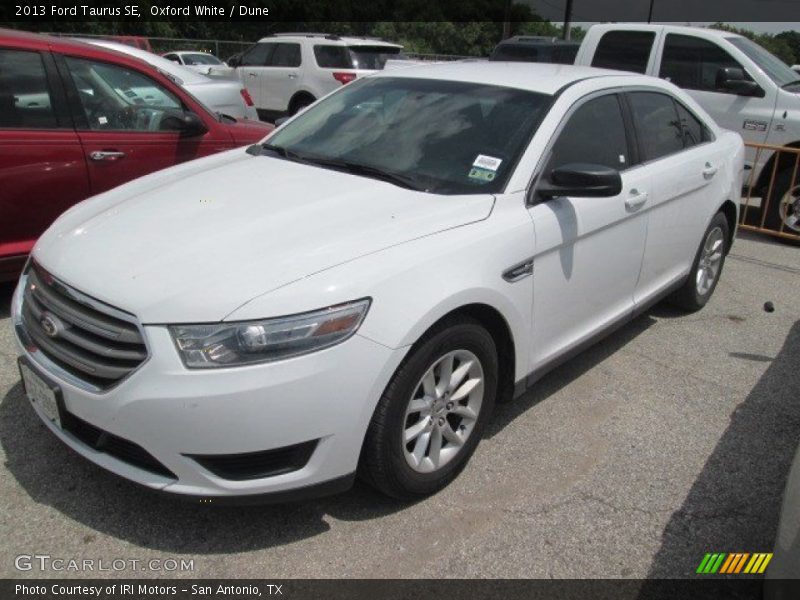 Oxford White / Dune 2013 Ford Taurus SE