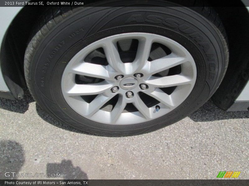 Oxford White / Dune 2013 Ford Taurus SE