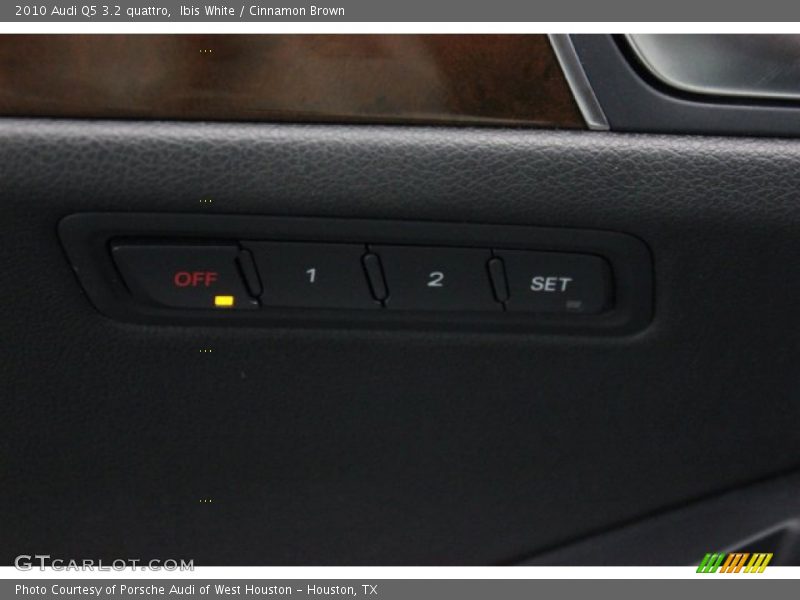 Ibis White / Cinnamon Brown 2010 Audi Q5 3.2 quattro