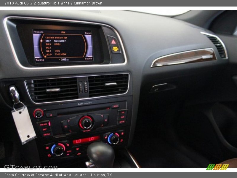 Ibis White / Cinnamon Brown 2010 Audi Q5 3.2 quattro