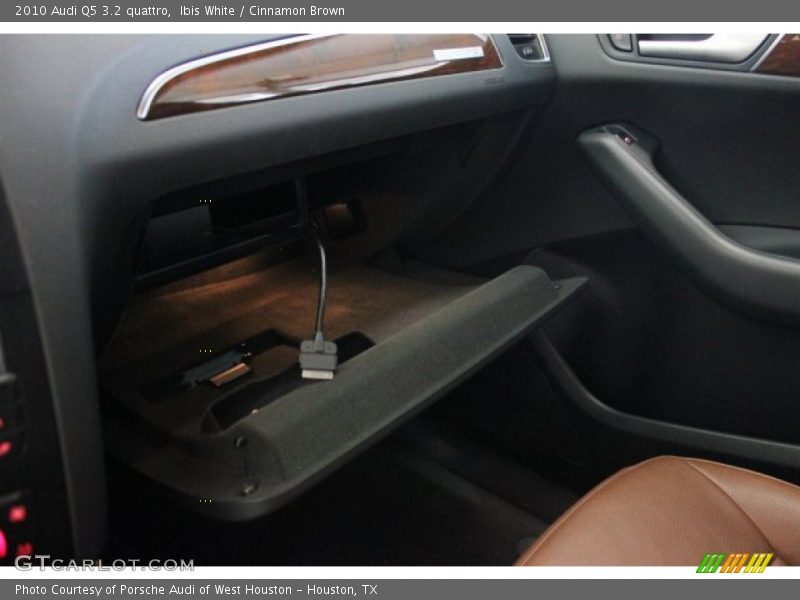Ibis White / Cinnamon Brown 2010 Audi Q5 3.2 quattro