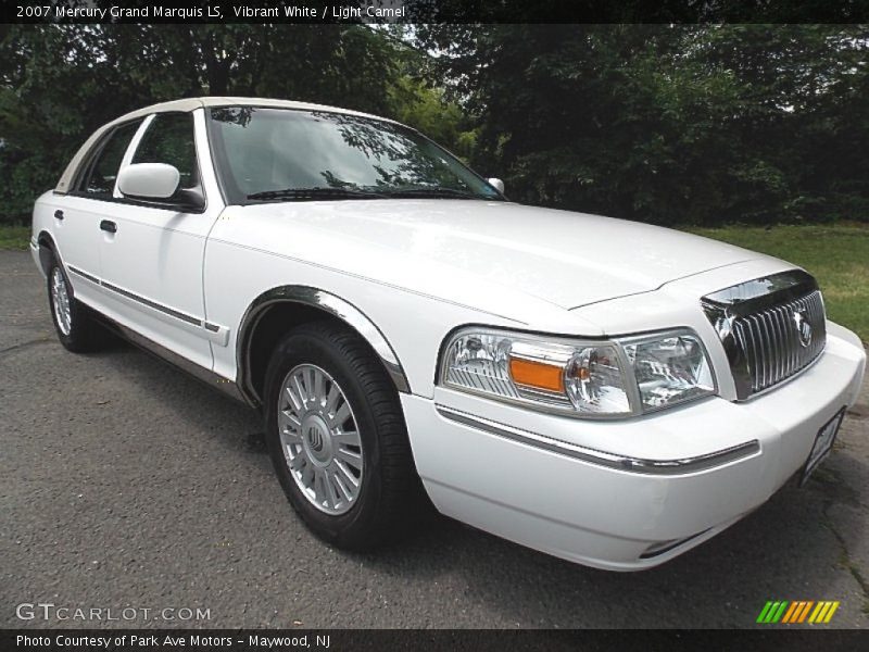 Front 3/4 View of 2007 Grand Marquis LS