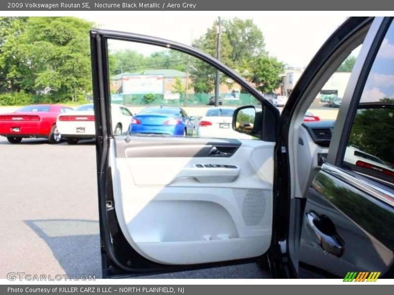 Nocturne Black Metallic / Aero Grey 2009 Volkswagen Routan SE