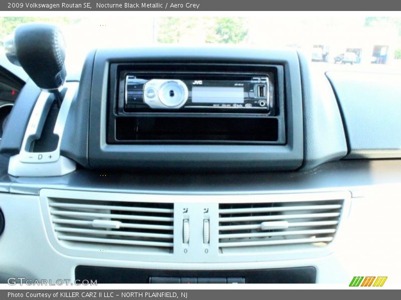 Nocturne Black Metallic / Aero Grey 2009 Volkswagen Routan SE