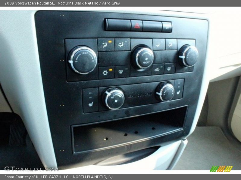Nocturne Black Metallic / Aero Grey 2009 Volkswagen Routan SE