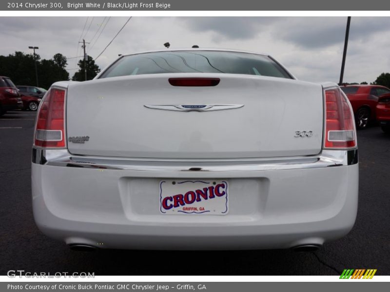 Bright White / Black/Light Frost Beige 2014 Chrysler 300