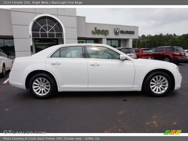 Bright White / Black/Light Frost Beige 2014 Chrysler 300