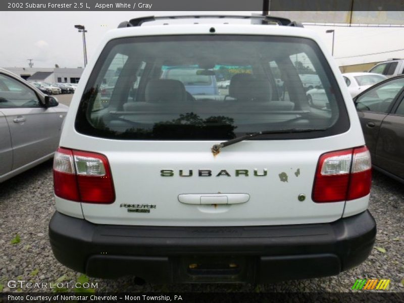 Aspen White / Gray 2002 Subaru Forester 2.5 L