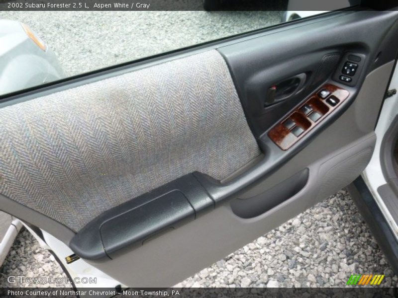 Aspen White / Gray 2002 Subaru Forester 2.5 L