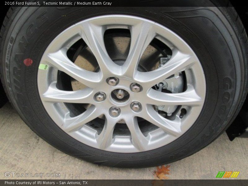 Tectonic Metallic / Medium Earth Gray 2016 Ford Fusion S