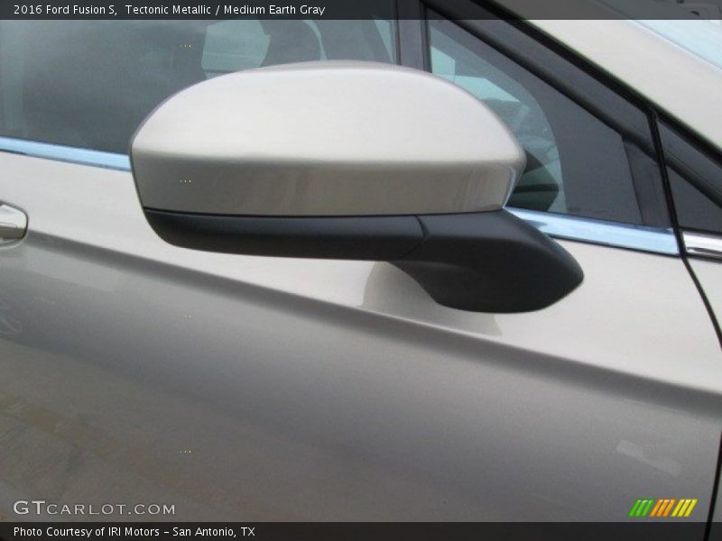 Tectonic Metallic / Medium Earth Gray 2016 Ford Fusion S