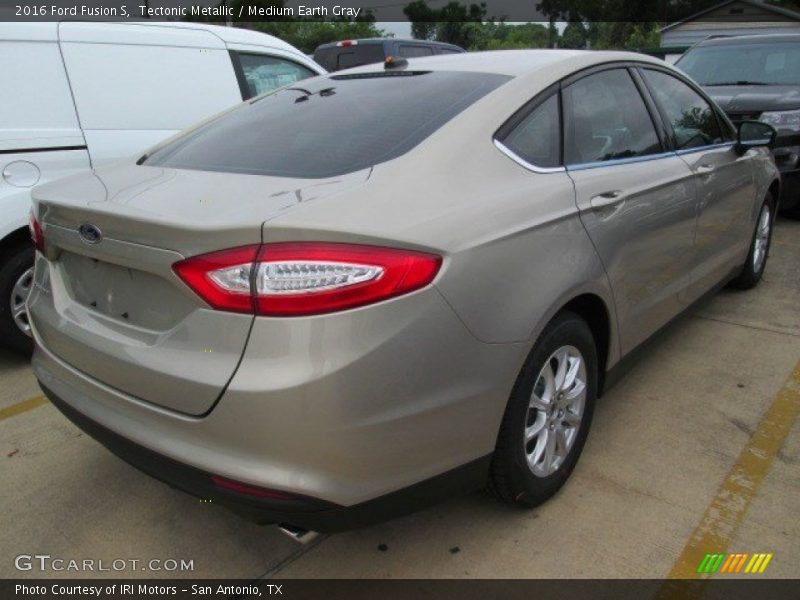 Tectonic Metallic / Medium Earth Gray 2016 Ford Fusion S
