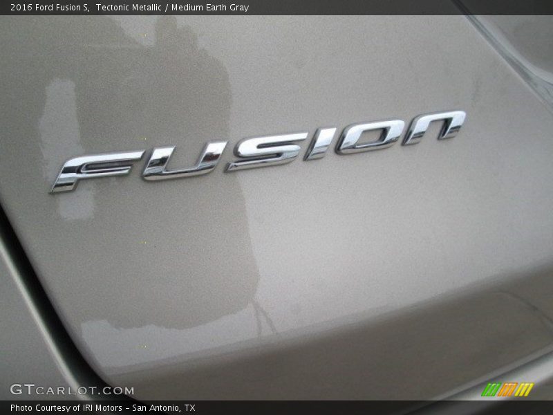 Tectonic Metallic / Medium Earth Gray 2016 Ford Fusion S
