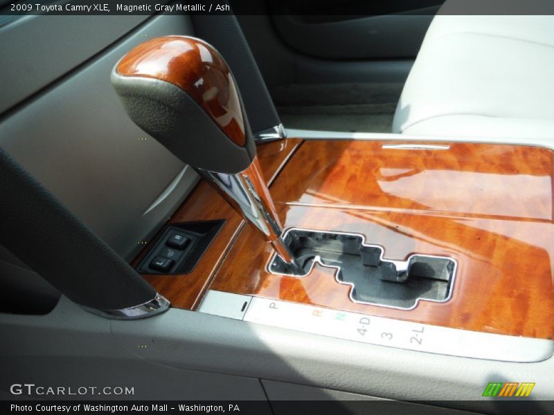 Magnetic Gray Metallic / Ash 2009 Toyota Camry XLE