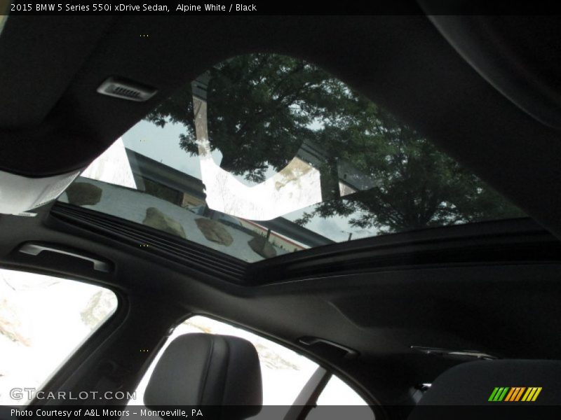 Alpine White / Black 2015 BMW 5 Series 550i xDrive Sedan