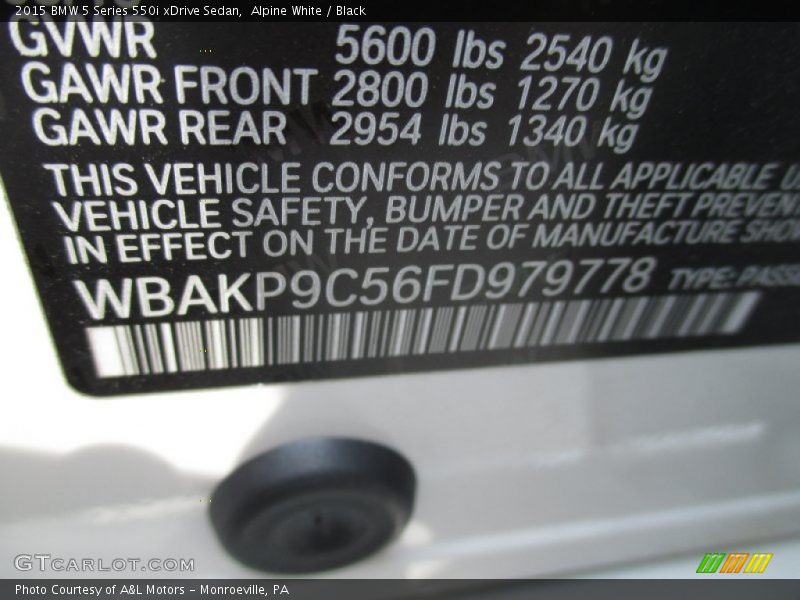 Alpine White / Black 2015 BMW 5 Series 550i xDrive Sedan
