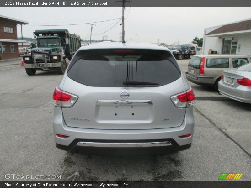 Brilliant Silver / Charcoal 2013 Nissan Pathfinder S 4x4