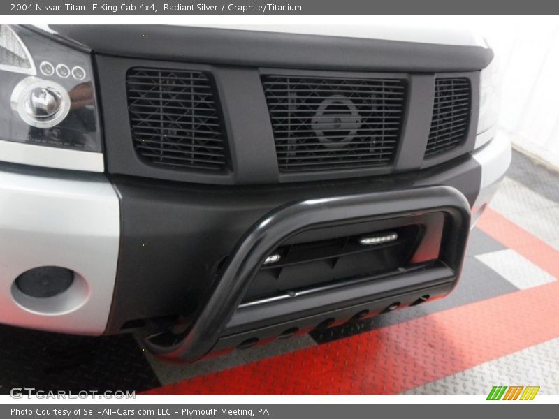 Radiant Silver / Graphite/Titanium 2004 Nissan Titan LE King Cab 4x4