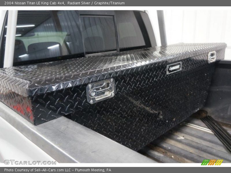 Radiant Silver / Graphite/Titanium 2004 Nissan Titan LE King Cab 4x4