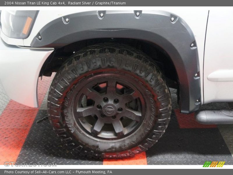 Radiant Silver / Graphite/Titanium 2004 Nissan Titan LE King Cab 4x4