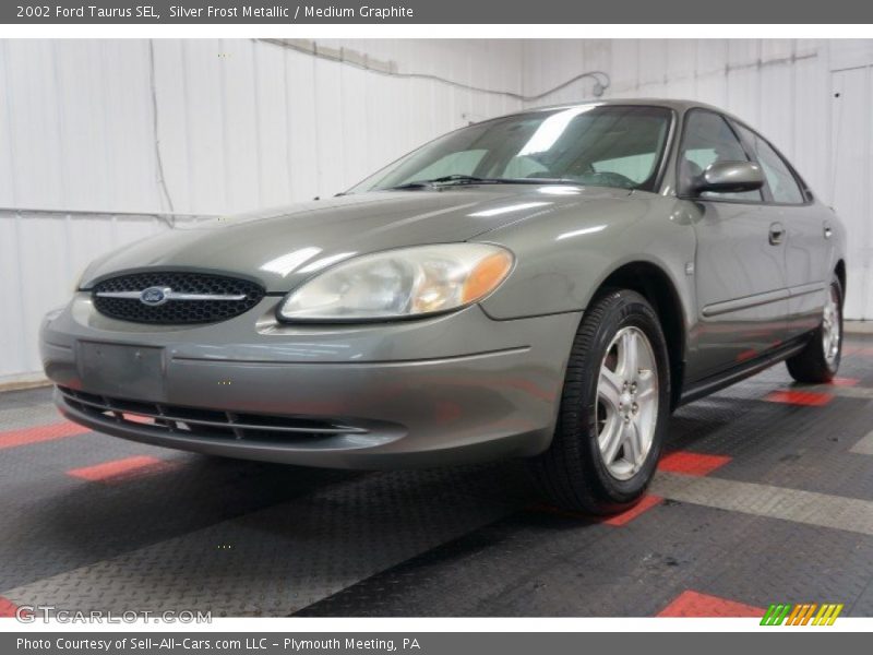 Silver Frost Metallic / Medium Graphite 2002 Ford Taurus SEL