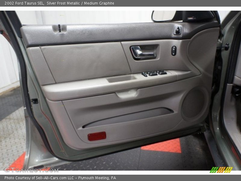 Silver Frost Metallic / Medium Graphite 2002 Ford Taurus SEL