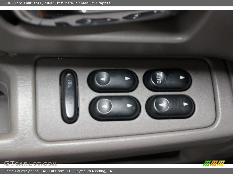 Silver Frost Metallic / Medium Graphite 2002 Ford Taurus SEL