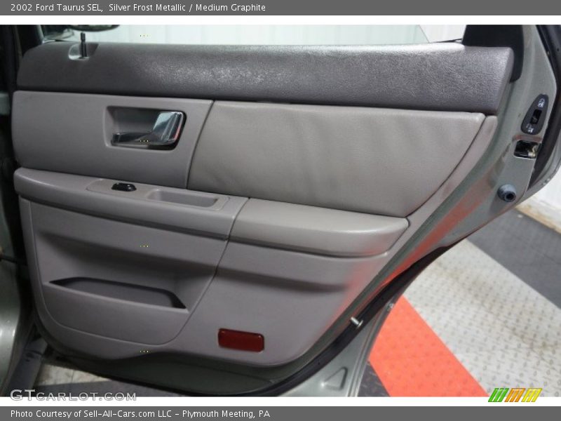 Silver Frost Metallic / Medium Graphite 2002 Ford Taurus SEL