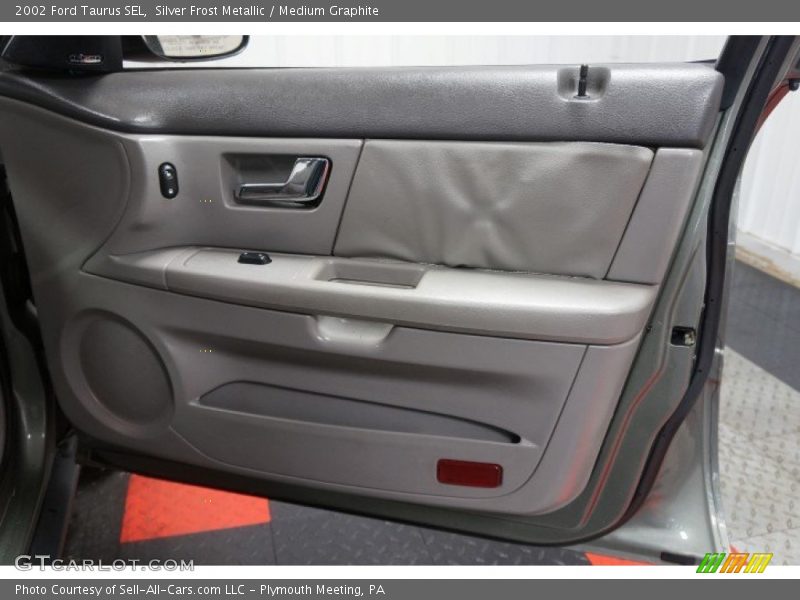 Silver Frost Metallic / Medium Graphite 2002 Ford Taurus SEL
