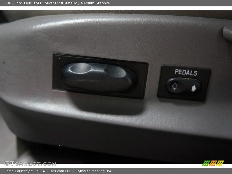 Silver Frost Metallic / Medium Graphite 2002 Ford Taurus SEL