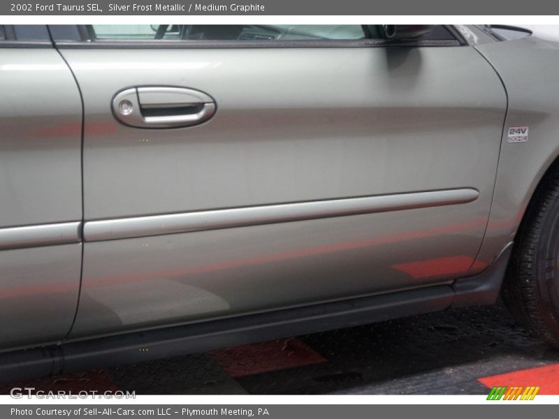 Silver Frost Metallic / Medium Graphite 2002 Ford Taurus SEL