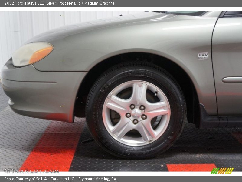 Silver Frost Metallic / Medium Graphite 2002 Ford Taurus SEL