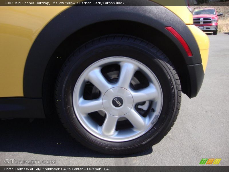 Mellow Yellow / Carbon Black/Carbon Black 2007 Mini Cooper Hardtop