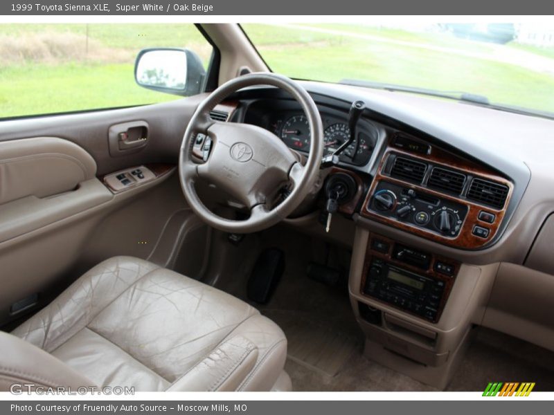 Super White / Oak Beige 1999 Toyota Sienna XLE