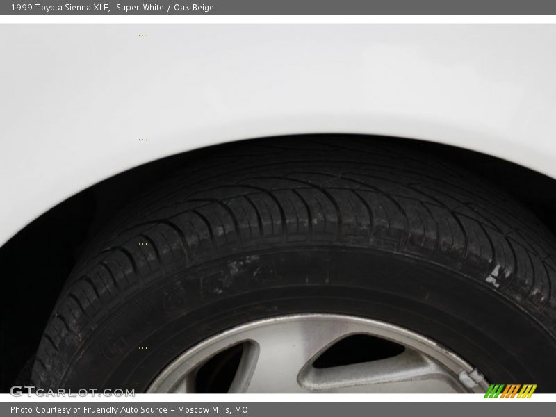 Super White / Oak Beige 1999 Toyota Sienna XLE